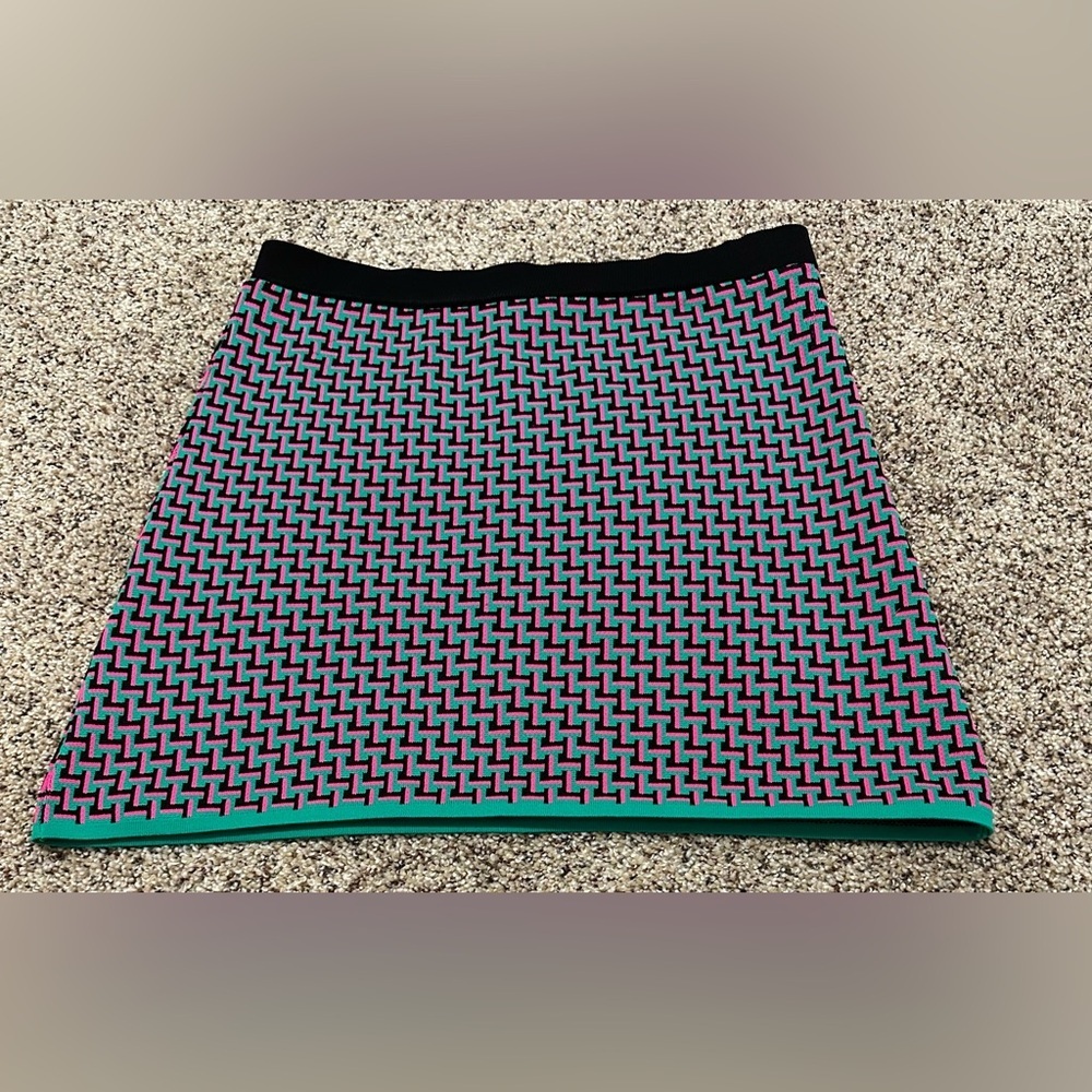 💚🖤💖 Zara Geometric Print Skirt - Green, Black - Picture 2 of 12